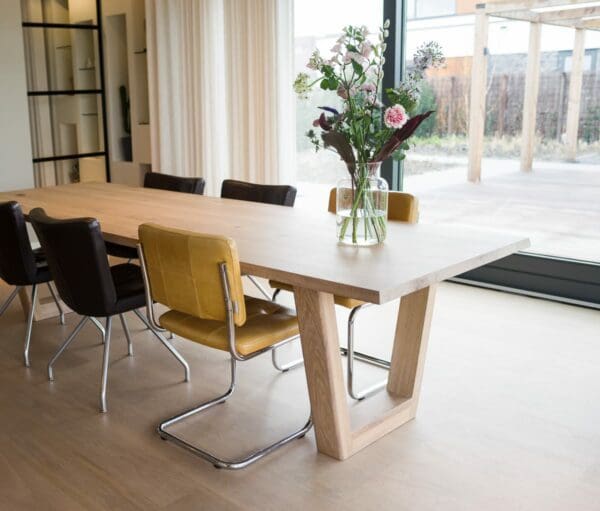 Alternative view of Eettafel Bello